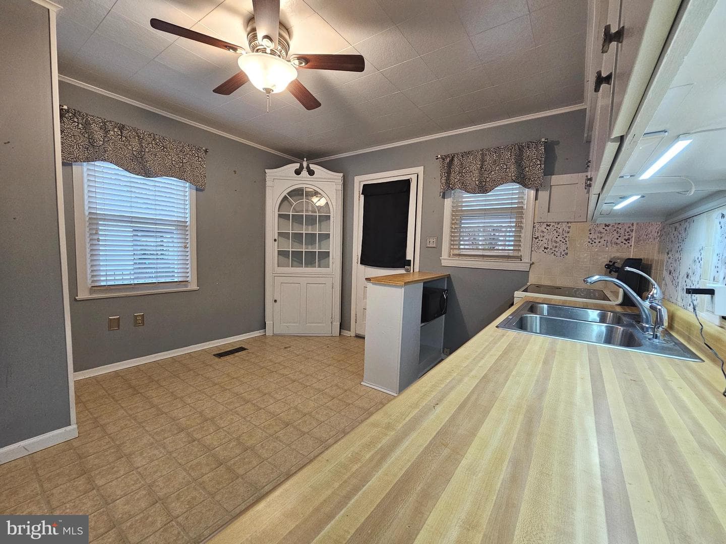 312 S Haven Avenue photo 4