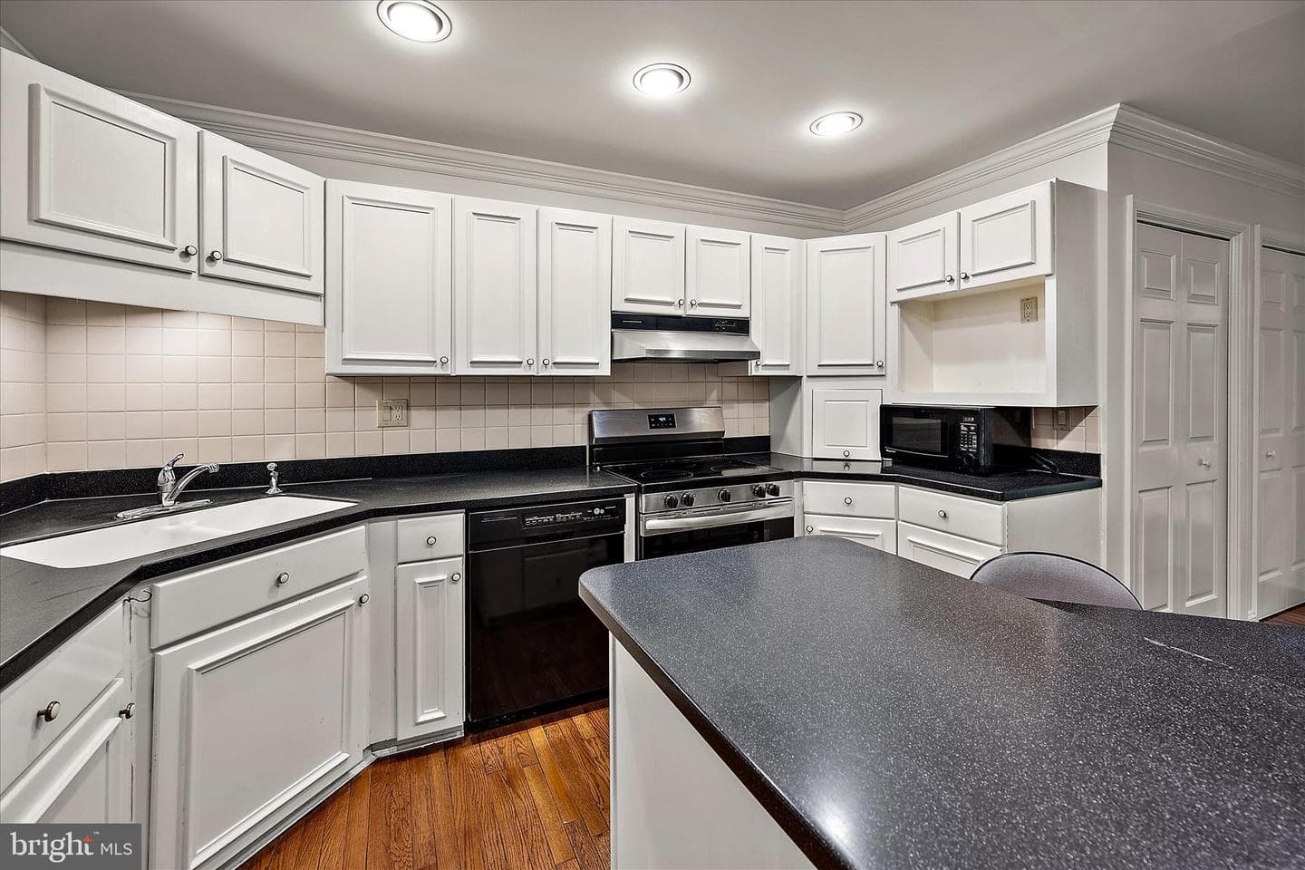 611 N Park Drive photo 28