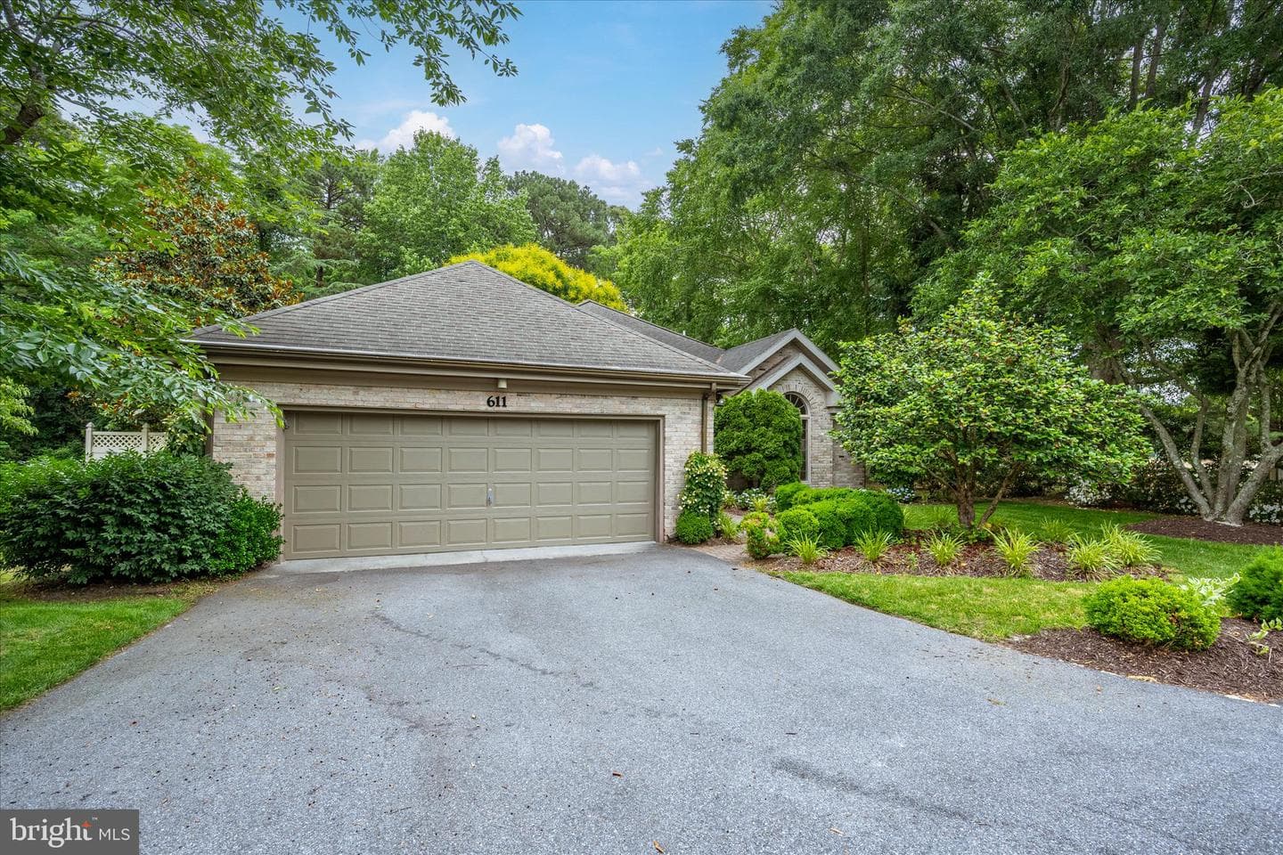 611 N Park Drive photo 3