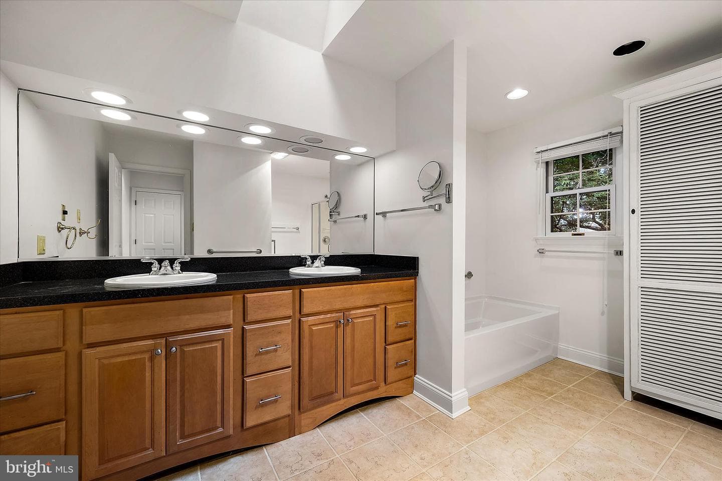611 N Park Drive photo 33