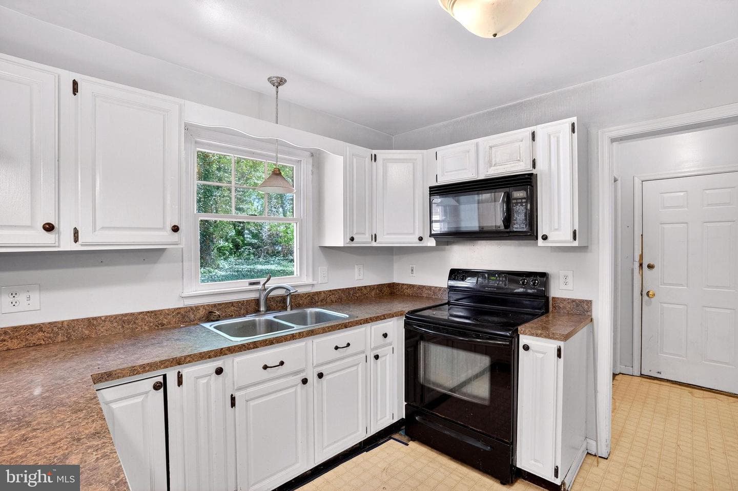 1005 Lantern Hill Court photo 7