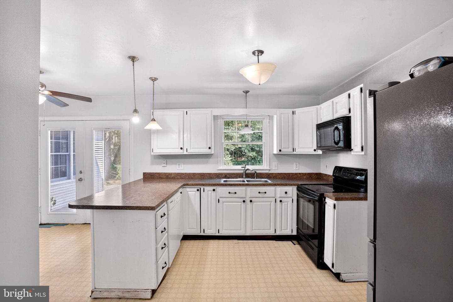 1005 Lantern Hill Court photo 8