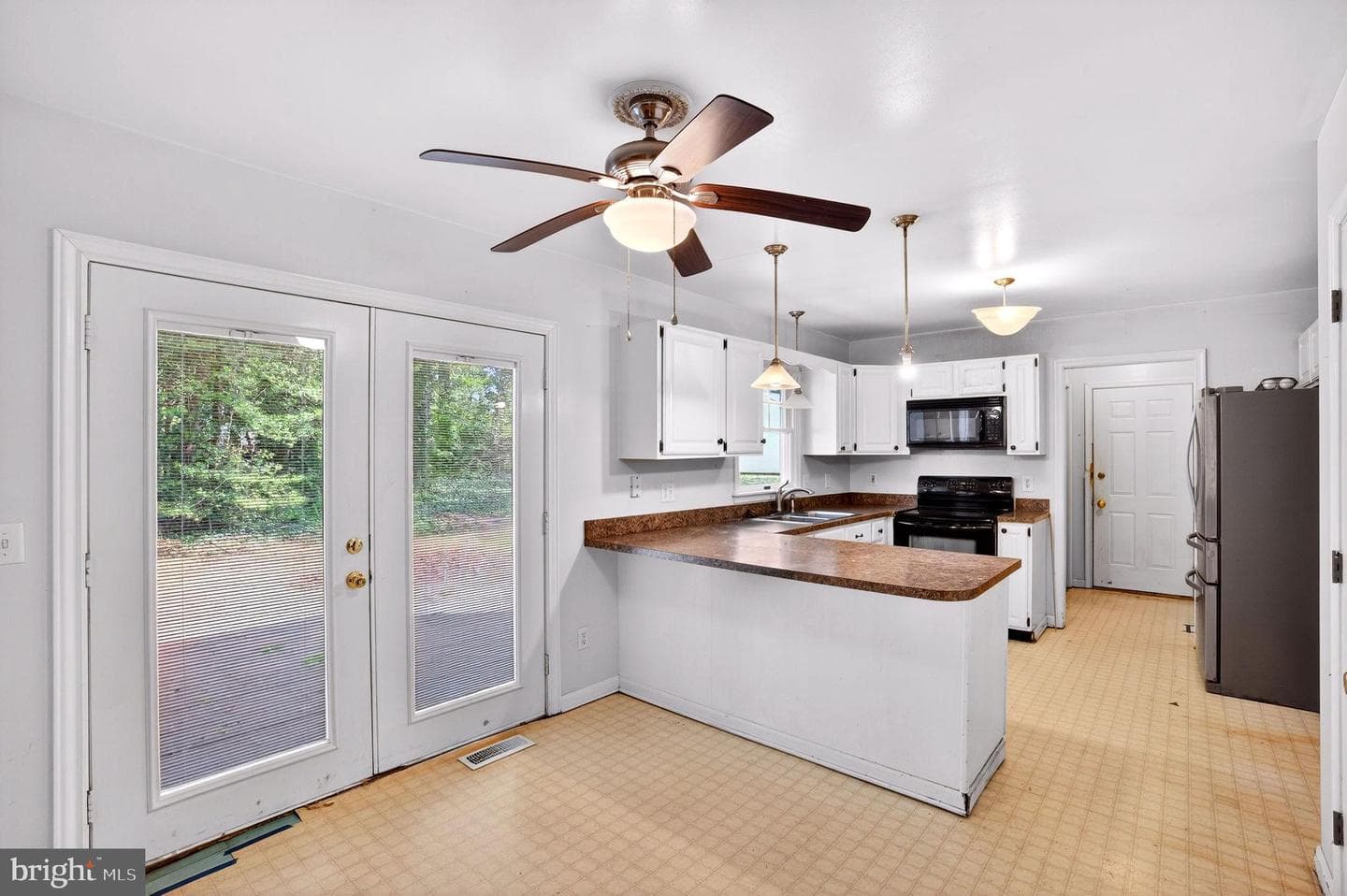 1005 Lantern Hill Court photo 9