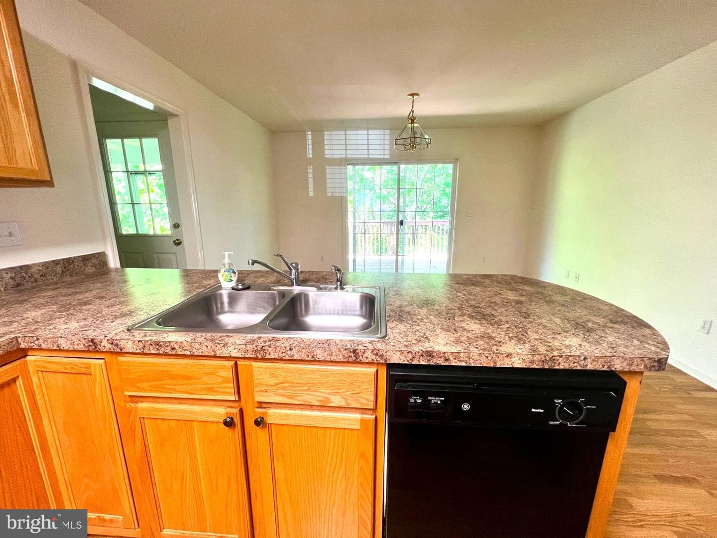 914 Sapphire Court photo 8