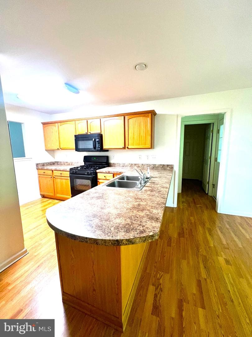 914 Sapphire Court photo 9