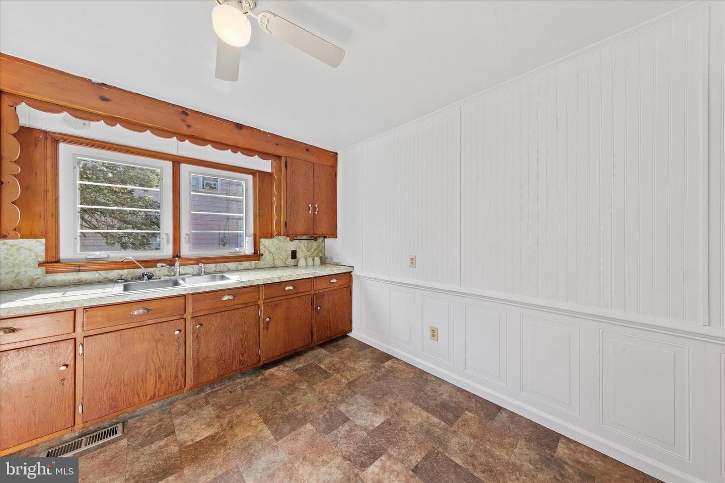 921 Brown Street photo 10