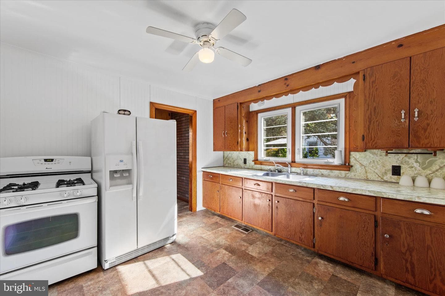 921 Brown Street photo 8