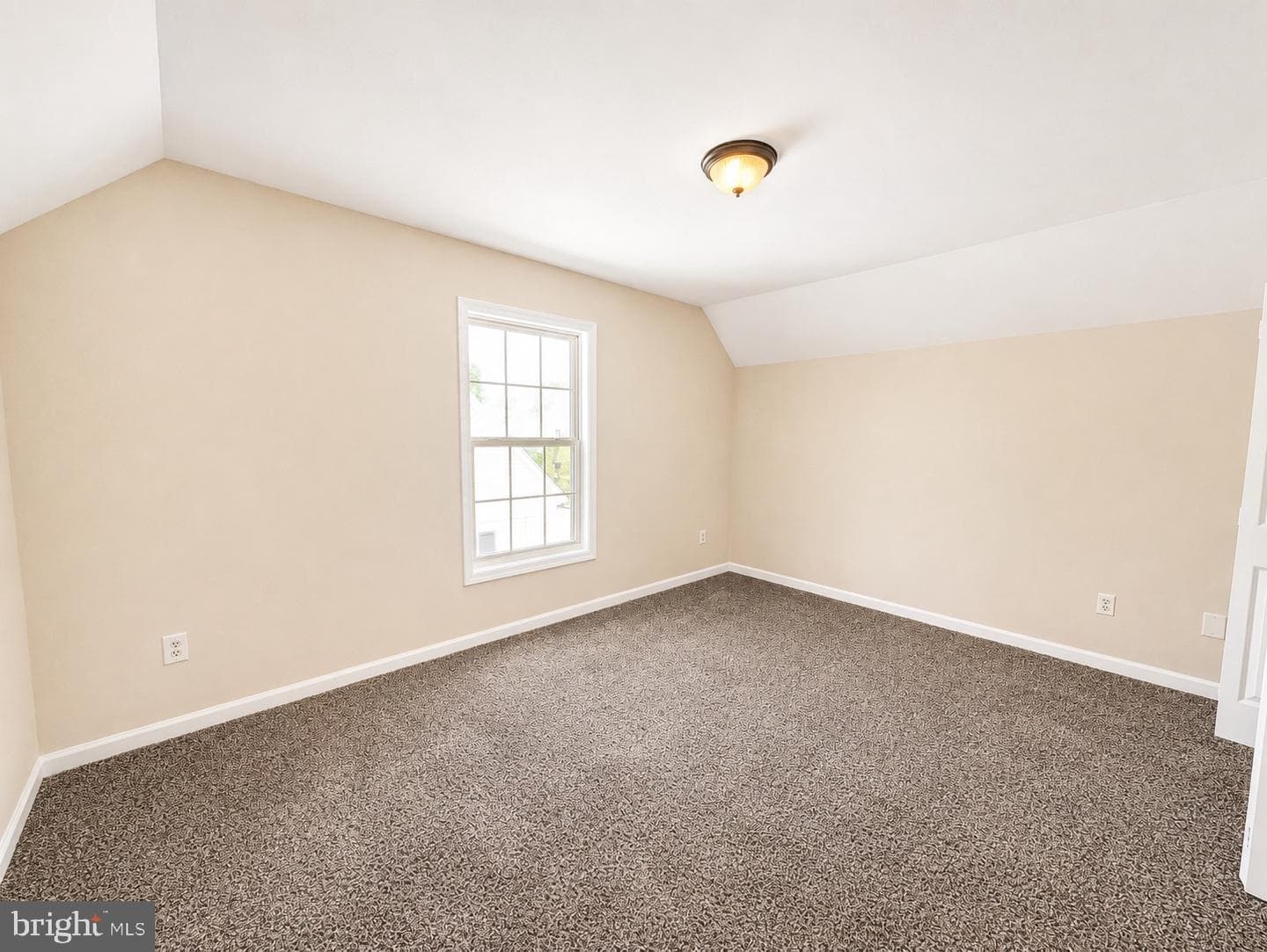 904 Hanson Street photo 11