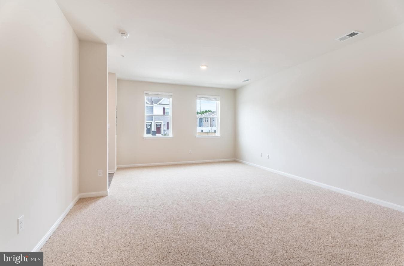 846 Derwent Lane photo 5