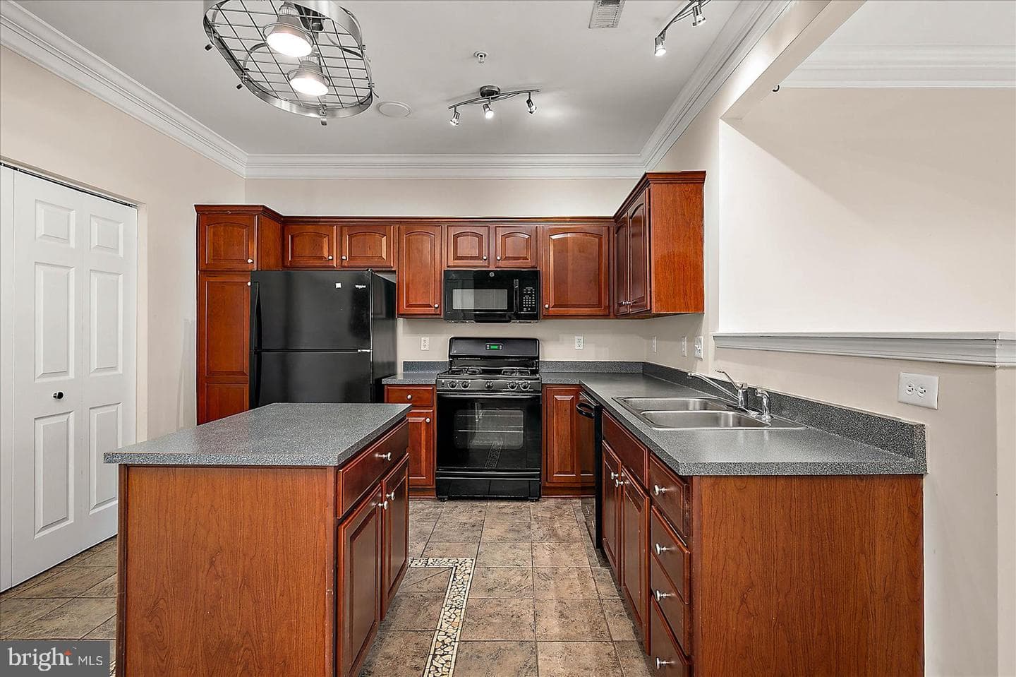 1009 Meadow View Drive photo 11