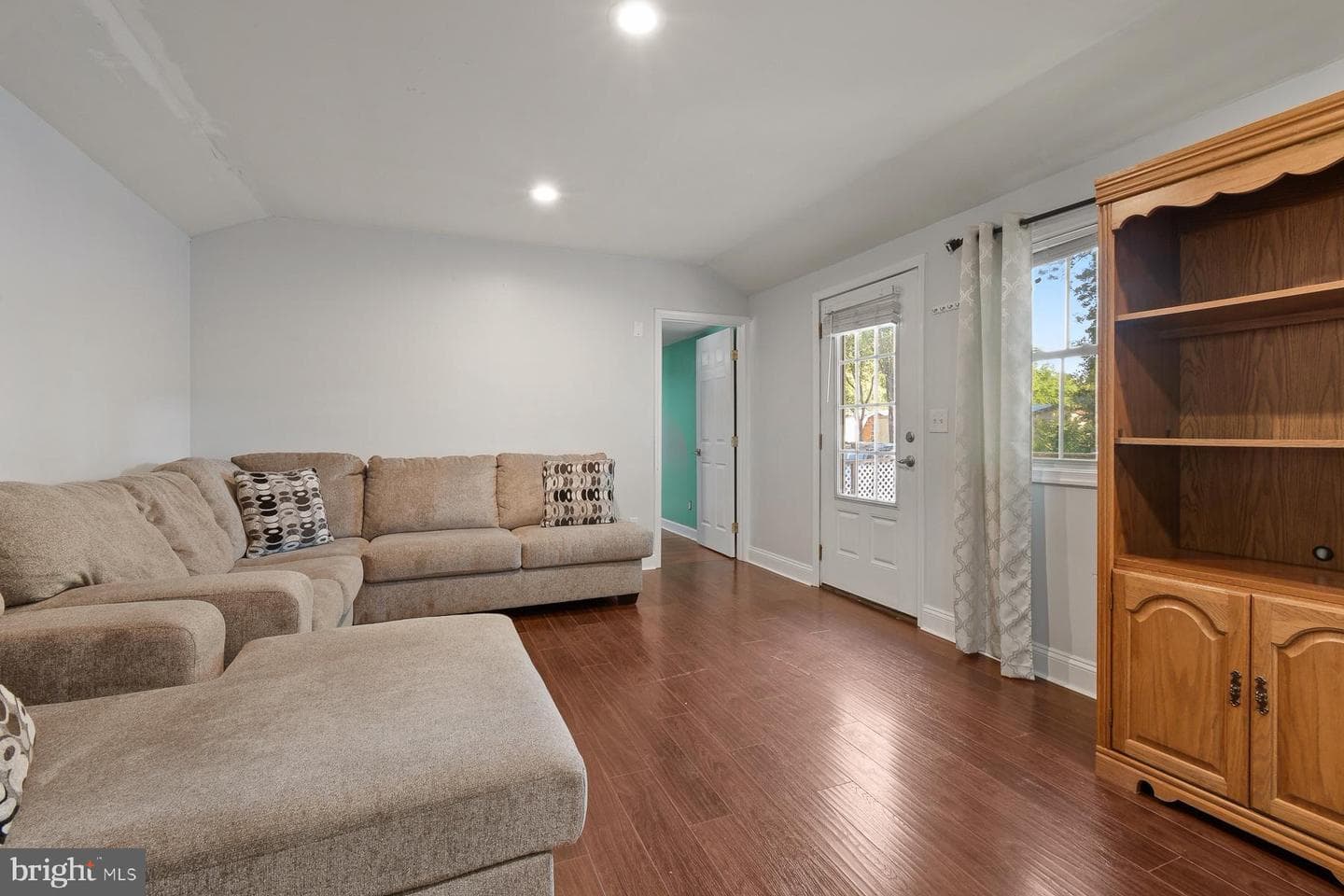 2516 Castle Street photo 4