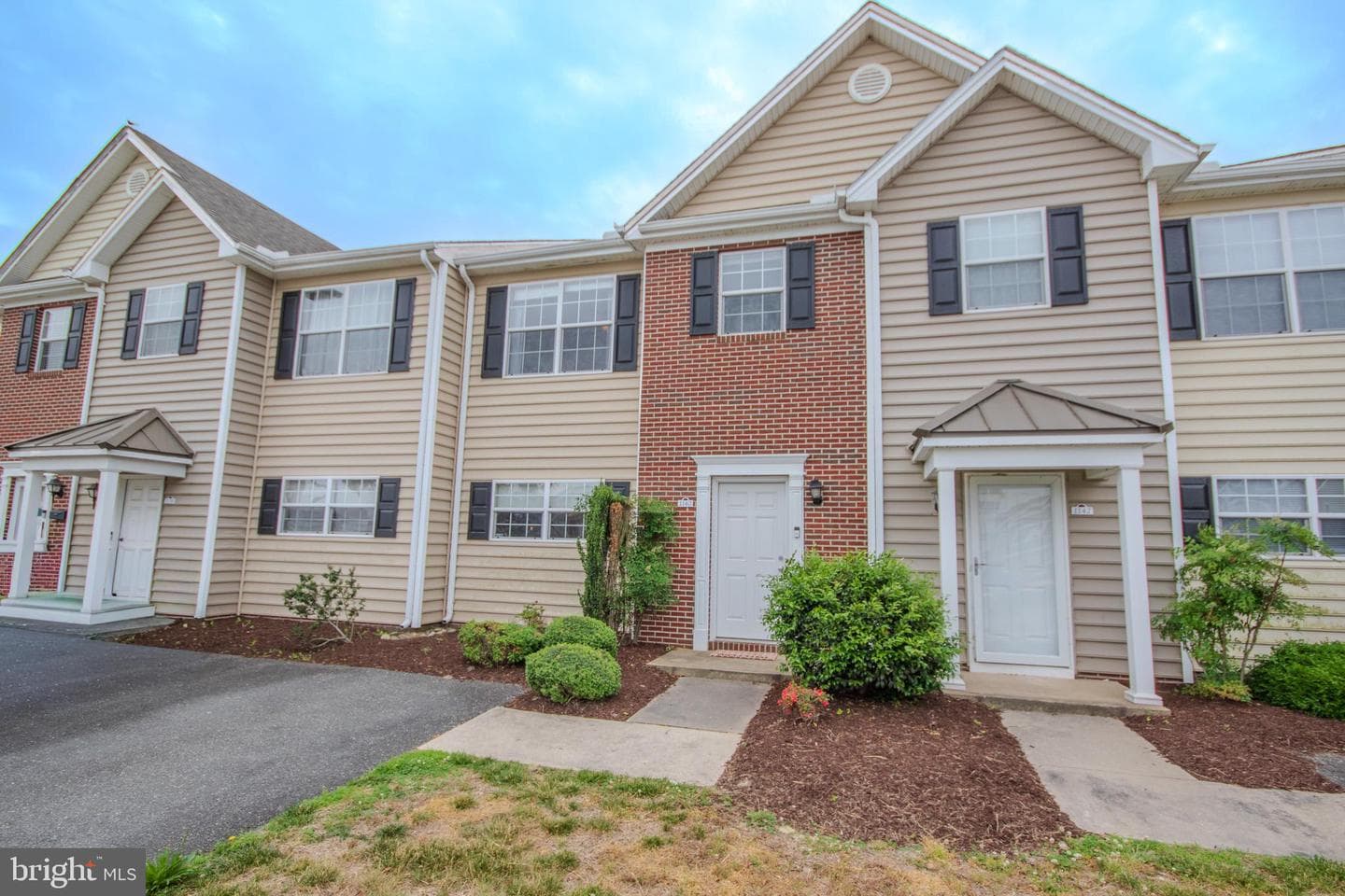 1140 Fairview Ln # 1140 photo 3