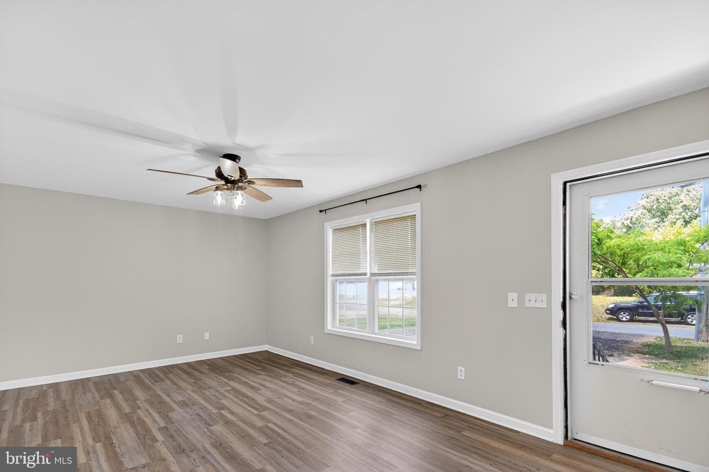 102 W East Street photo 8