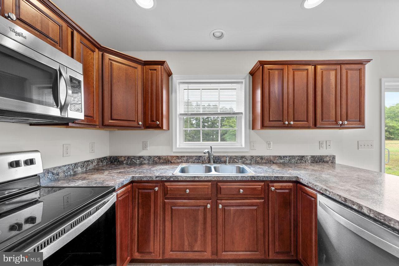 110 Glenbrooke Court photo 16