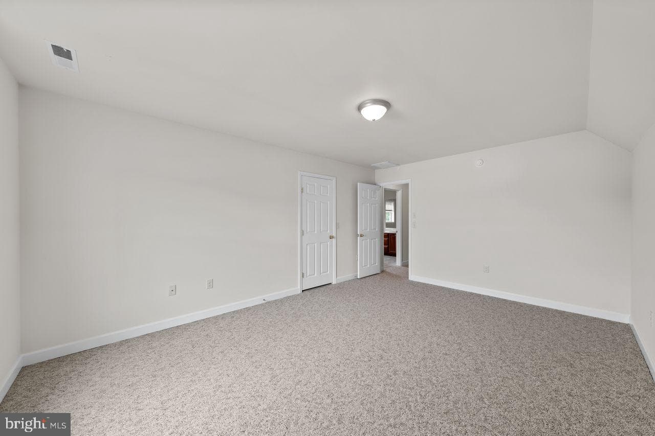 110 Glenbrooke Court photo 28