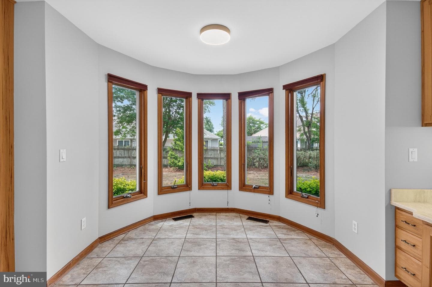 1006 S Schumaker Drive photo 16
