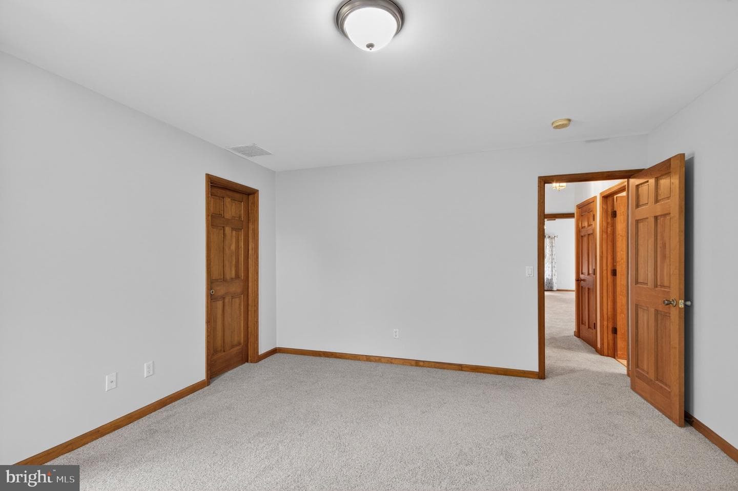 1006 S Schumaker Drive photo 23