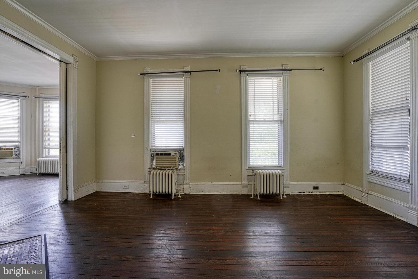 208 W Isabella St photo 18
