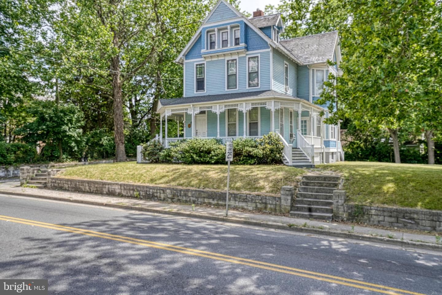 208 W Isabella St photo 3
