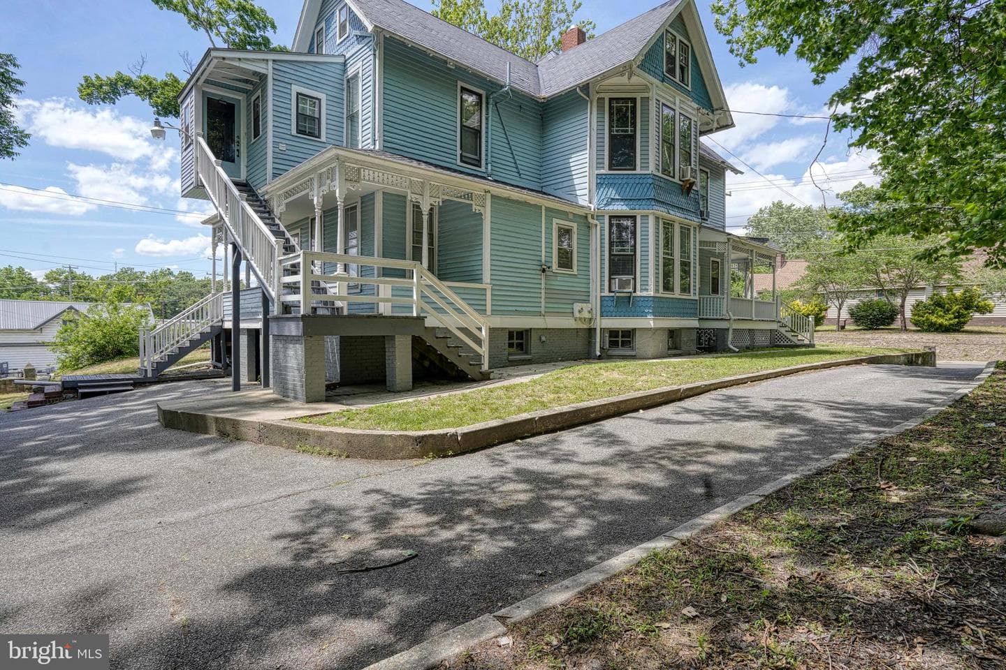 208 W Isabella St photo 78