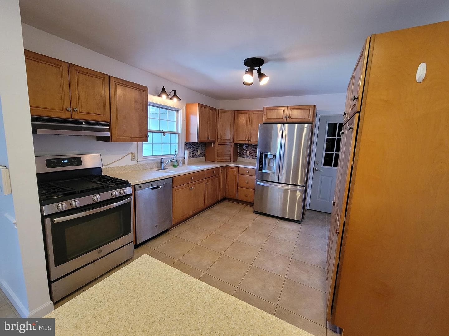 111 Clyde Avenue photo 7