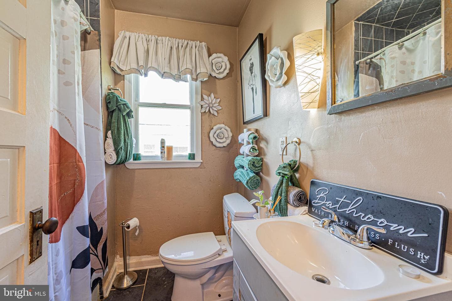 726 Smith Street photo 27