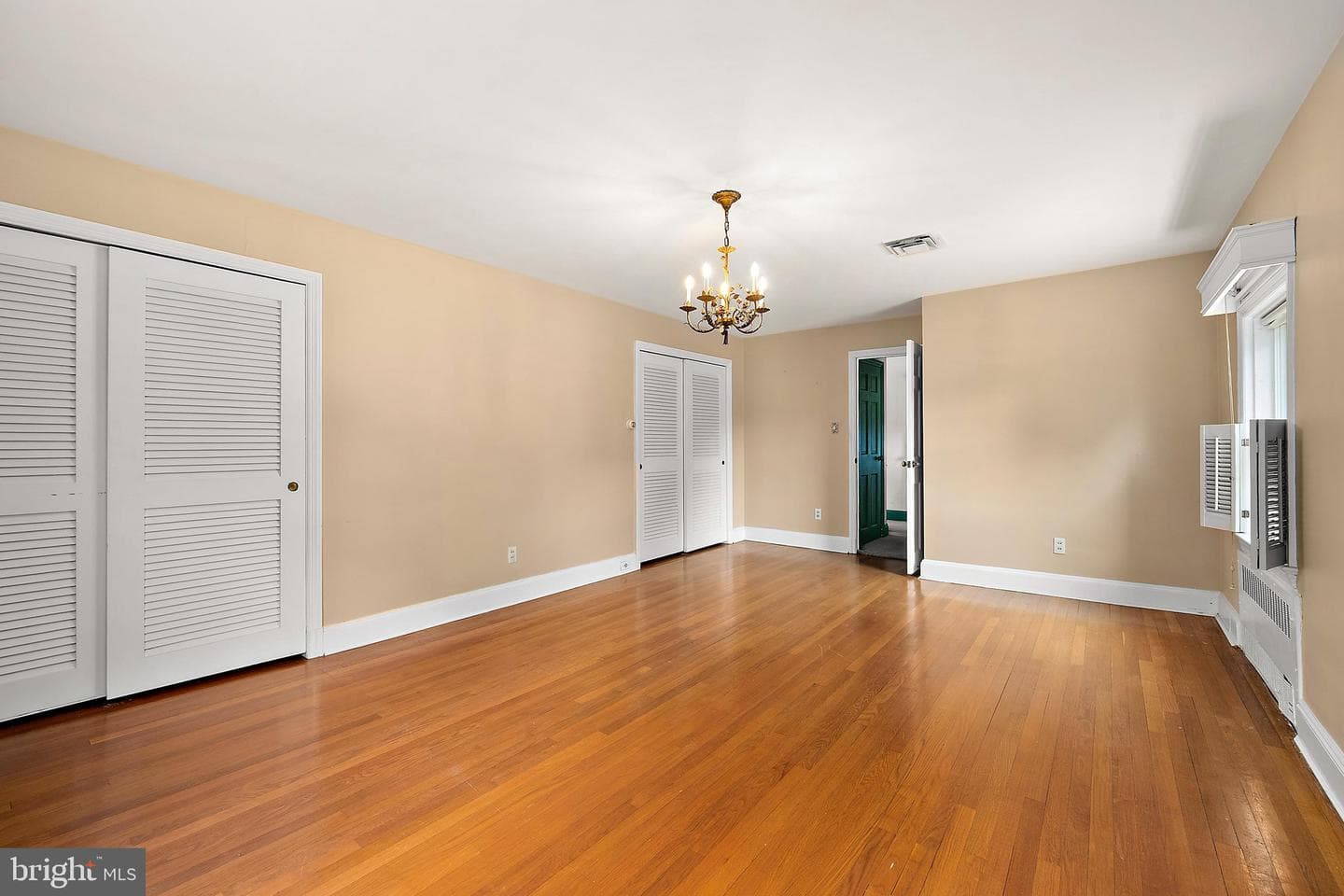 609 N Pinehurst Avenue photo 45