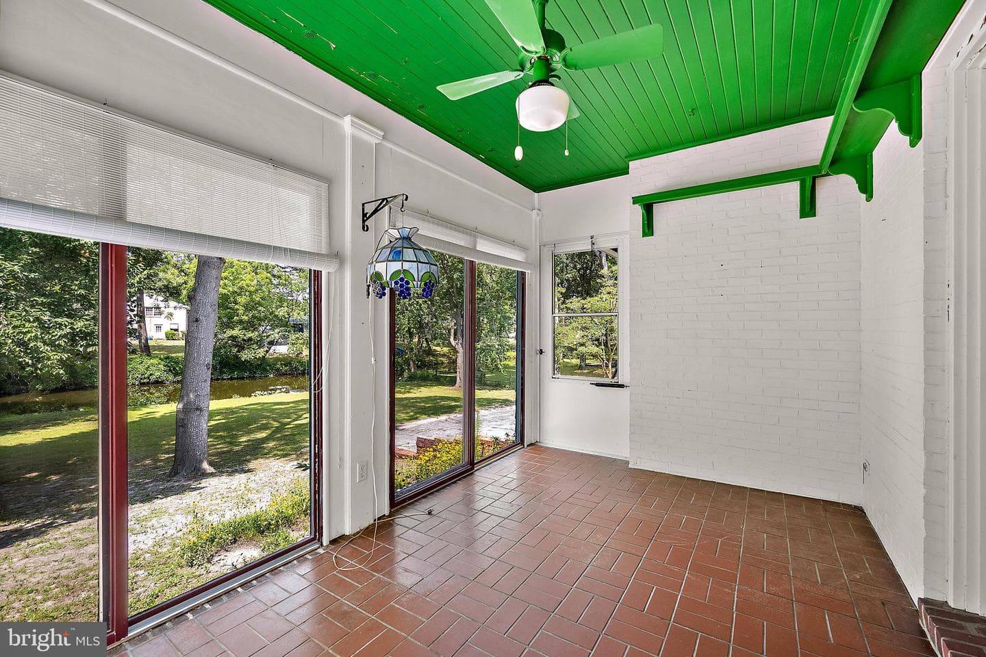 609 N Pinehurst Avenue photo 47
