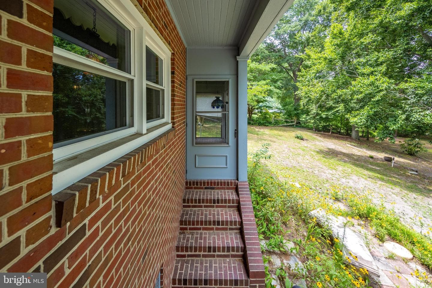 609 N Pinehurst Avenue photo 54