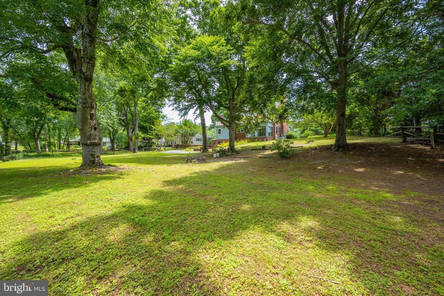 609 N Pinehurst Avenue photo 64