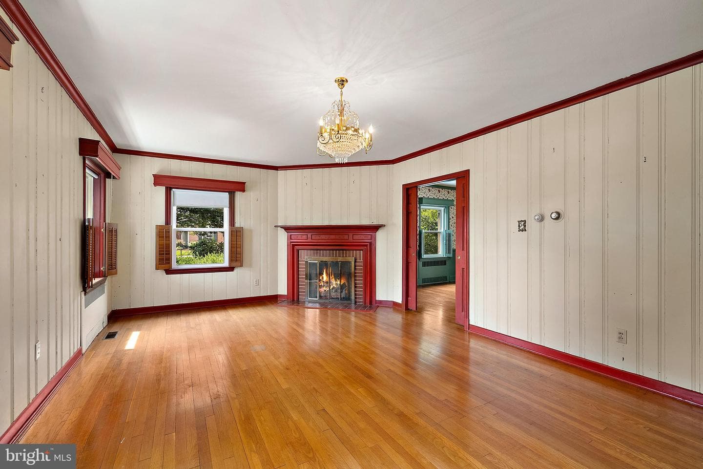 609 N Pinehurst Avenue photo 8