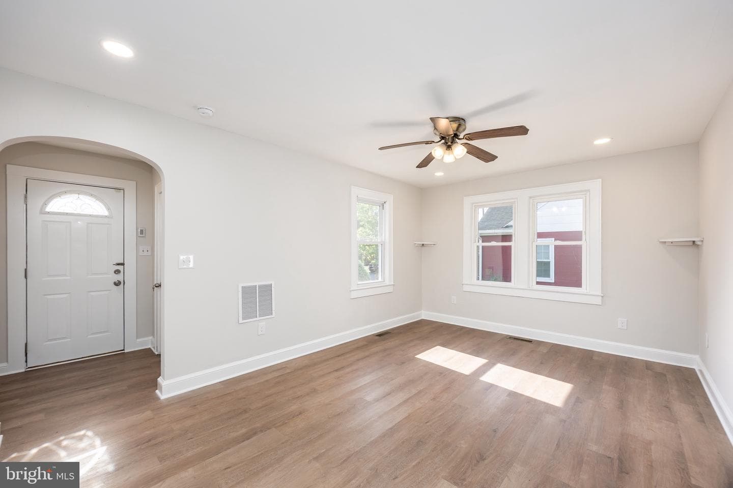 208 N Saratoga St photo 8