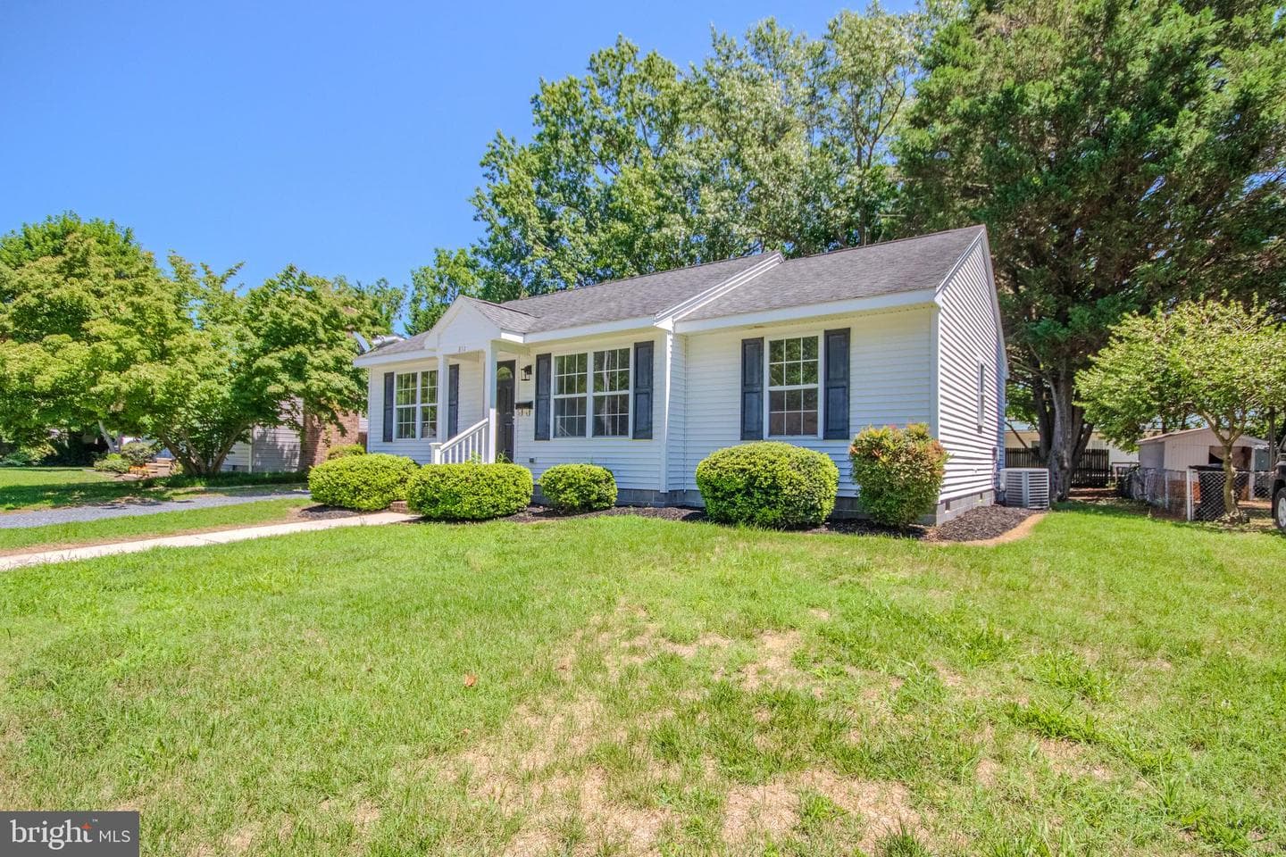 811 Springfield Circle photo 3