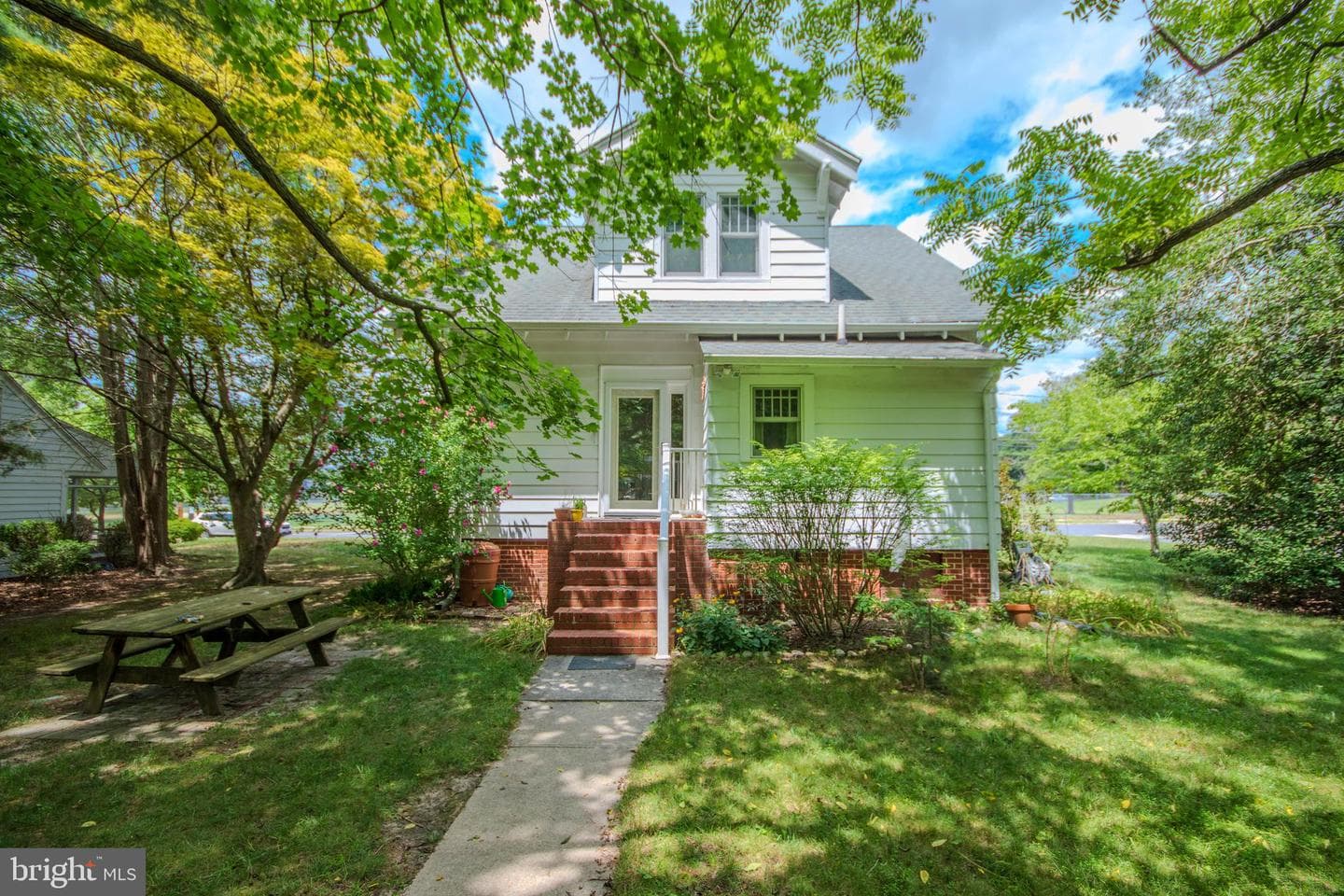 512 W College Avenue photo 38