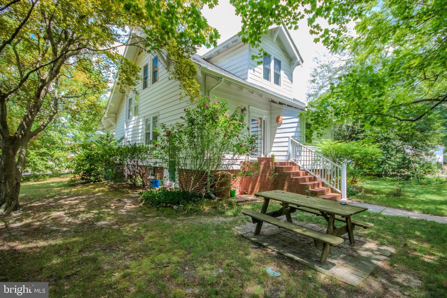 512 W College Avenue photo 39