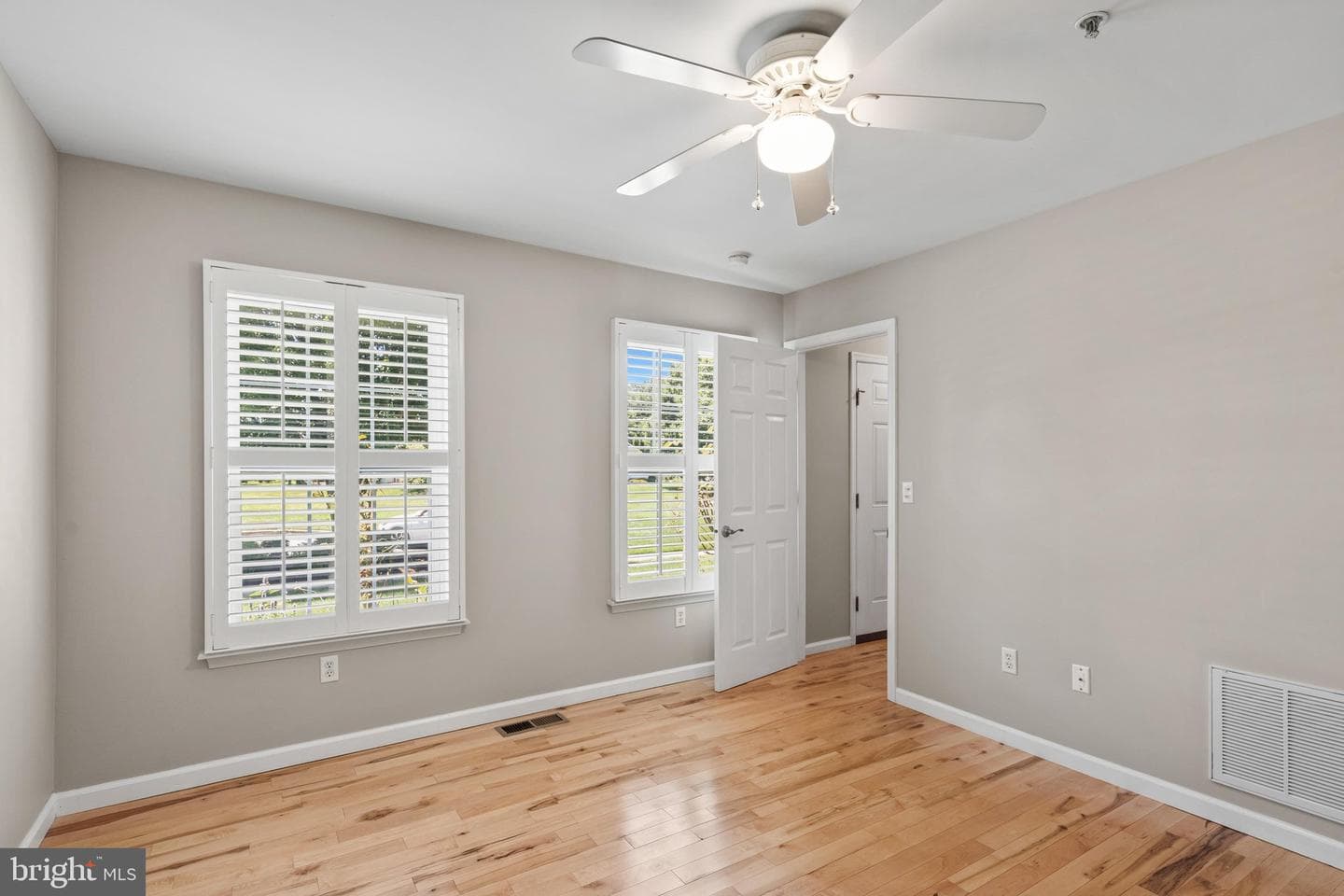 909 Zircon Court photo 23