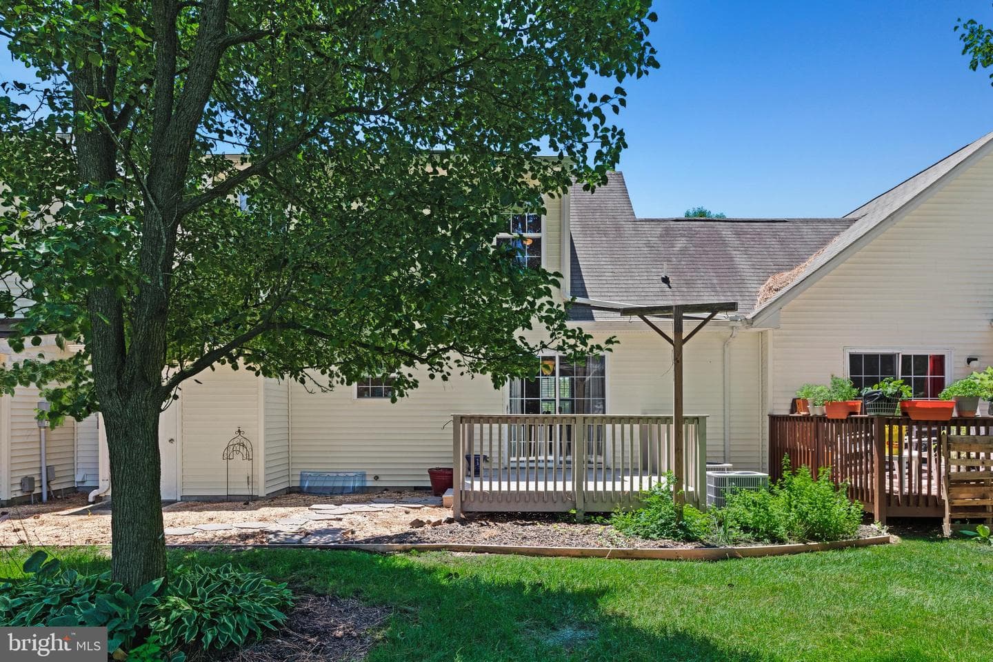 909 Zircon Court photo 37