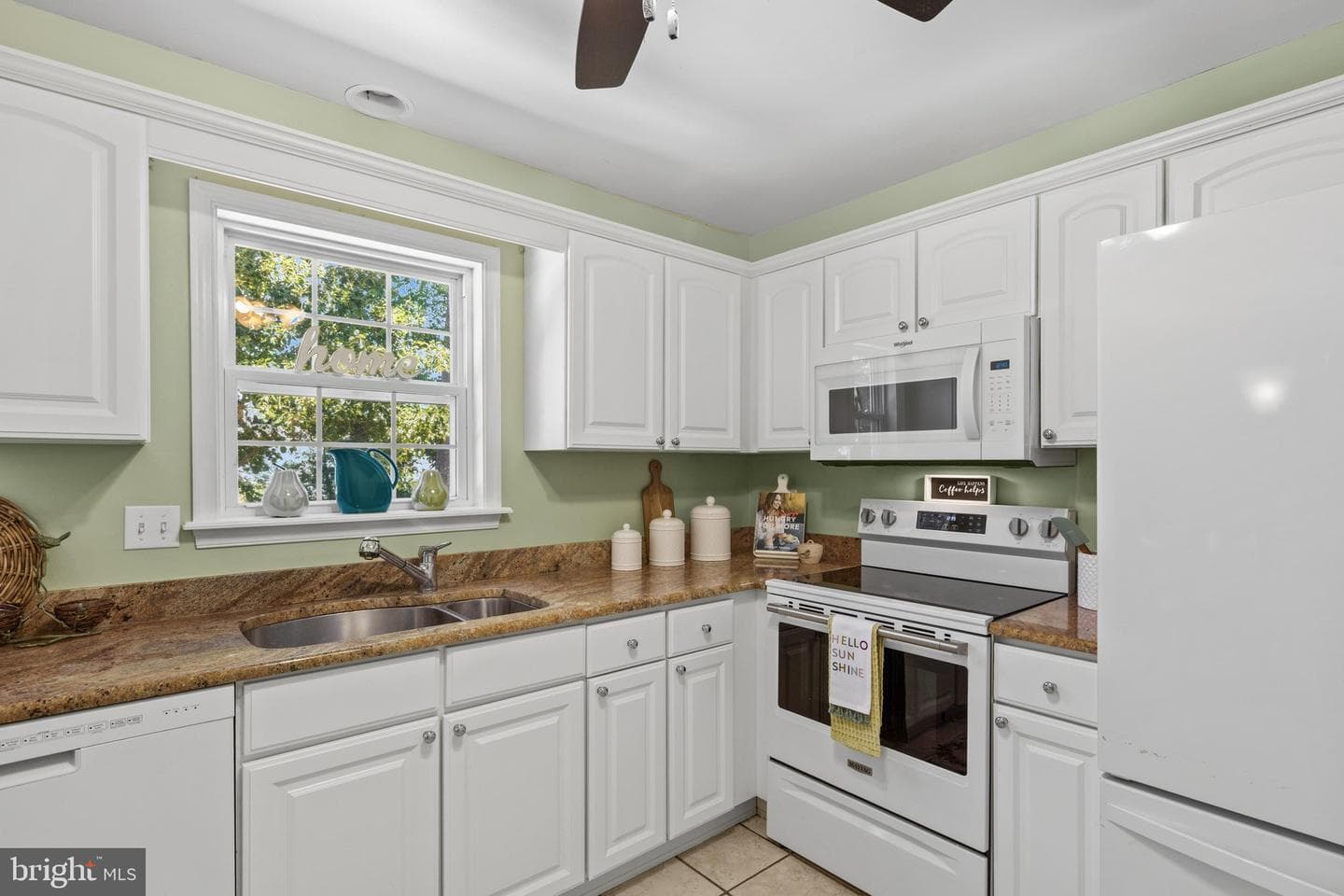 909 Zircon Court photo 9
