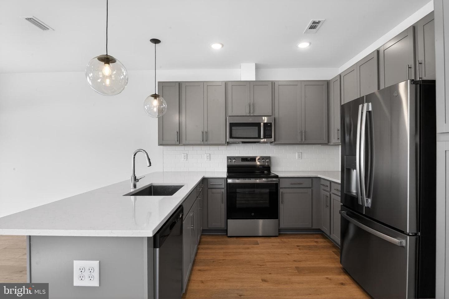 302 Clement Loop photo 3
