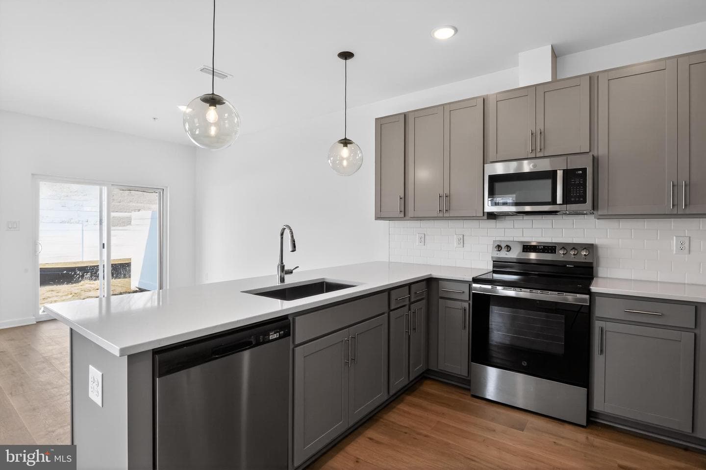 302 Clement Loop photo 4