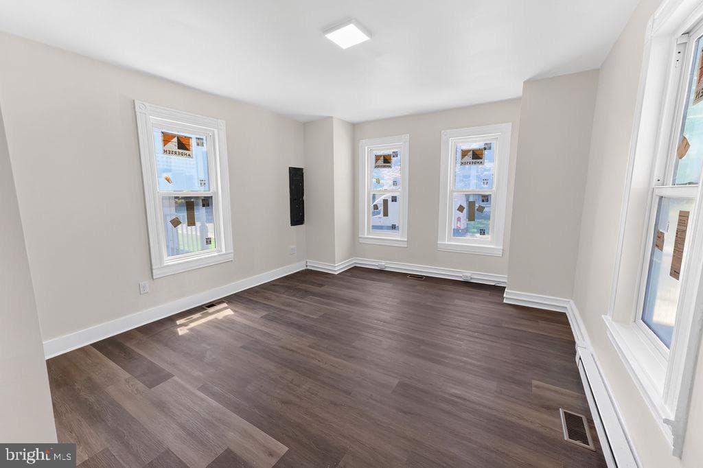 307 Newton Street photo 13