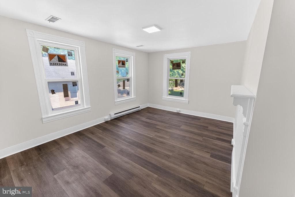 307 Newton Street photo 22