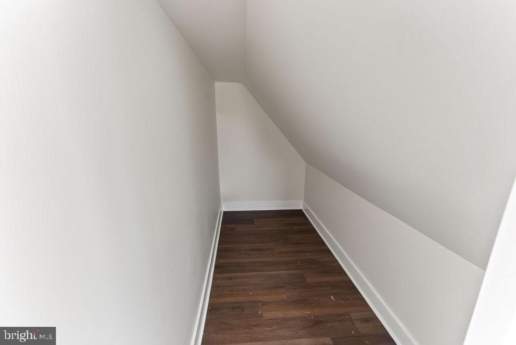 307 Newton Street photo 24
