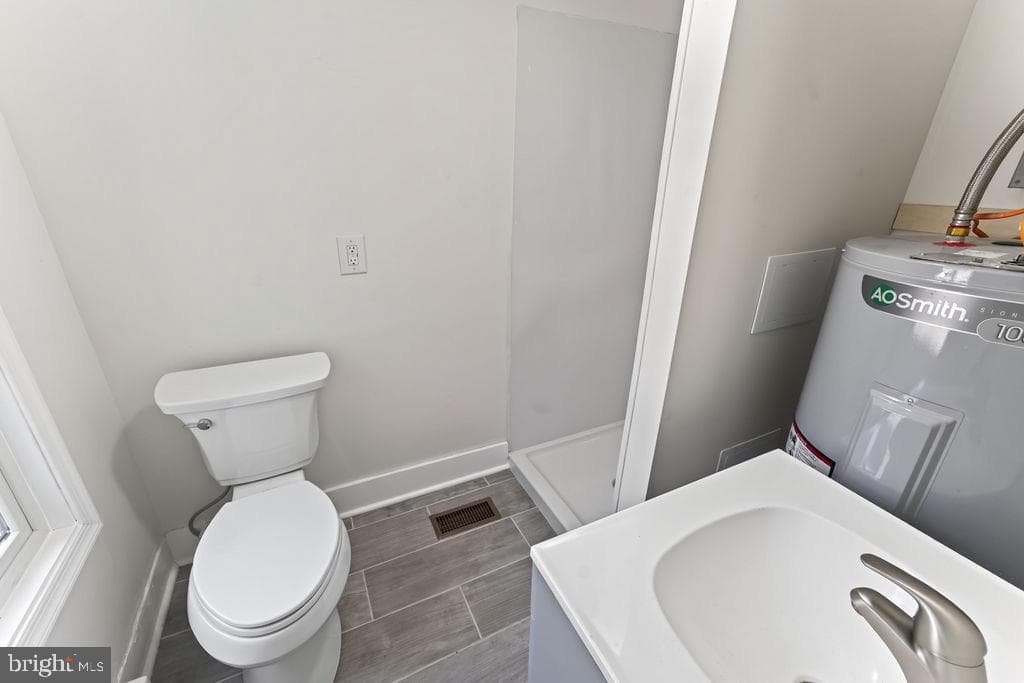 307 Newton Street photo 7