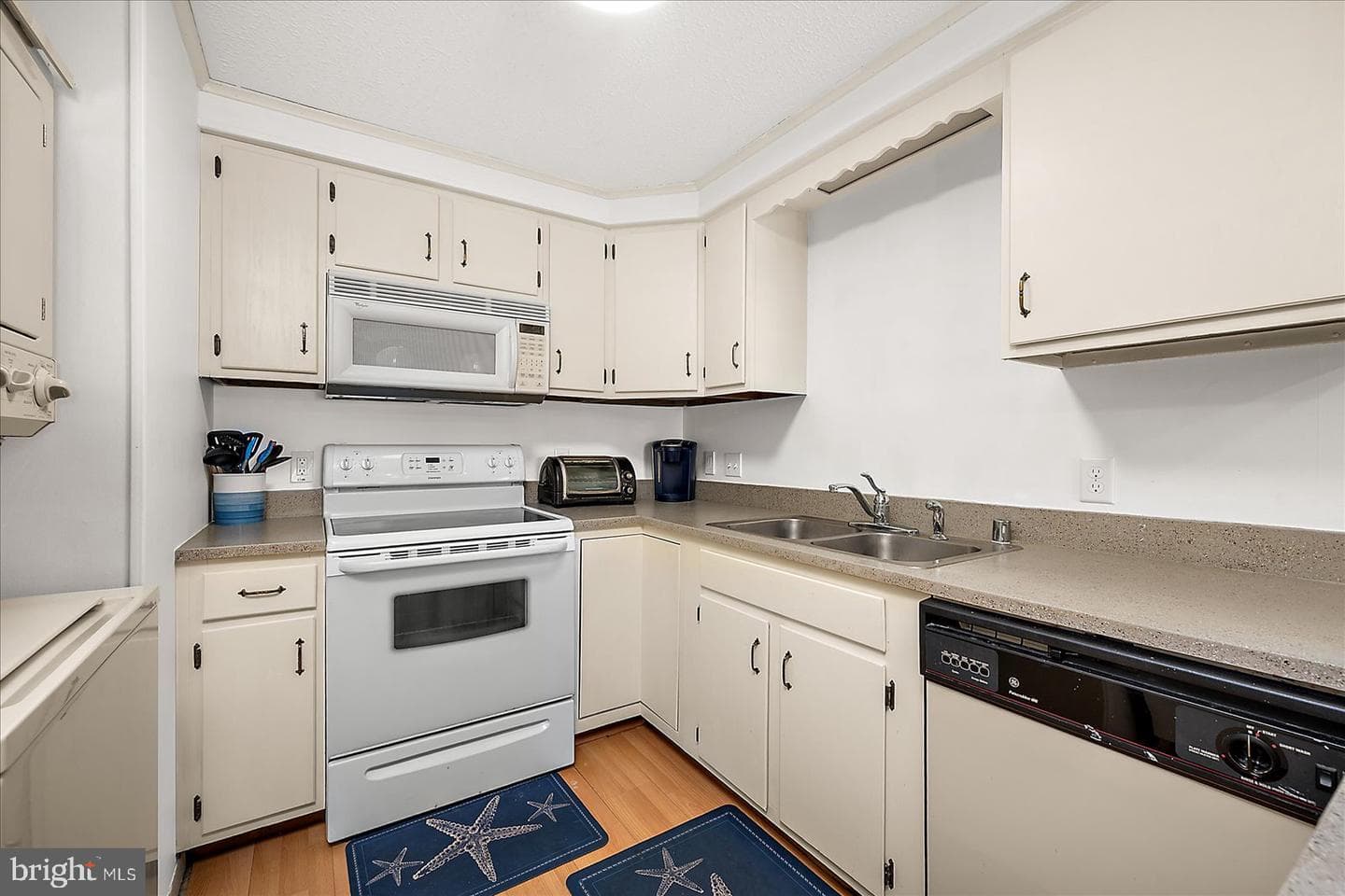 9 41st Street #320 photo 17