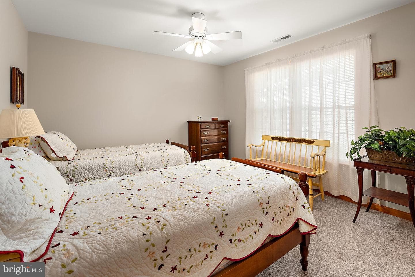 6 Greens Court photo 49