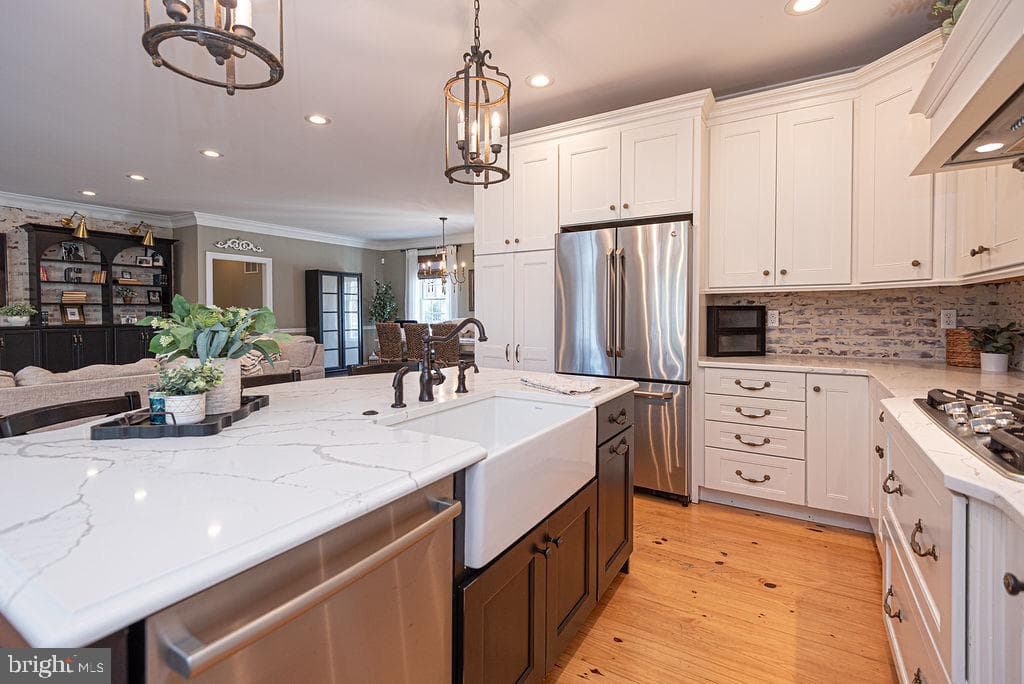 1613 Mercers Way photo 11