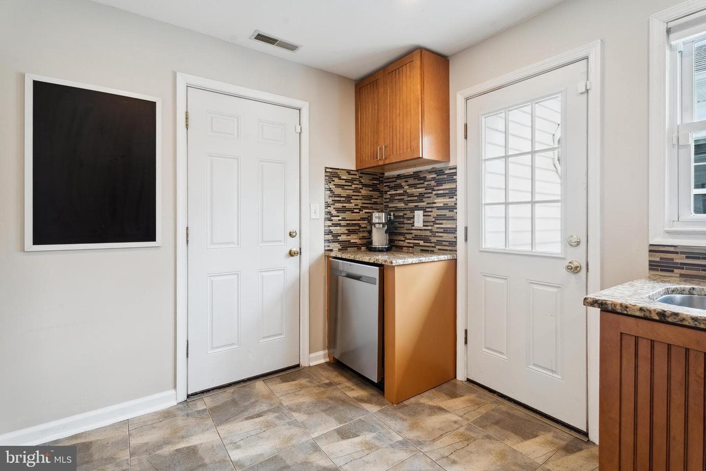 201 Buckingham Road photo 24