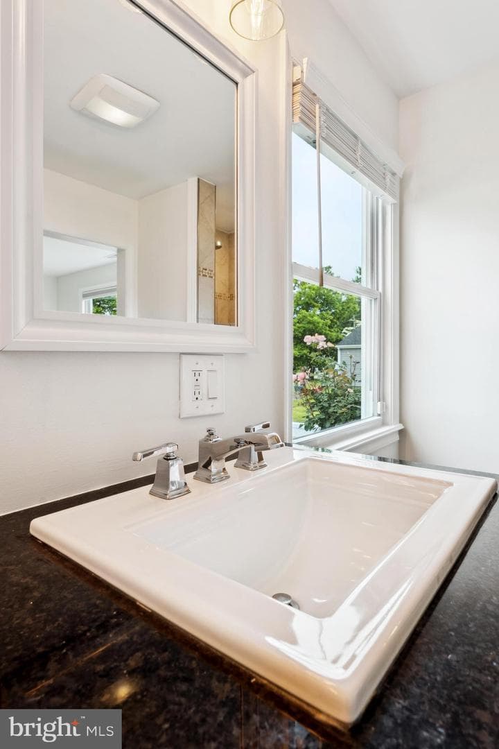 201 Buckingham Road photo 37