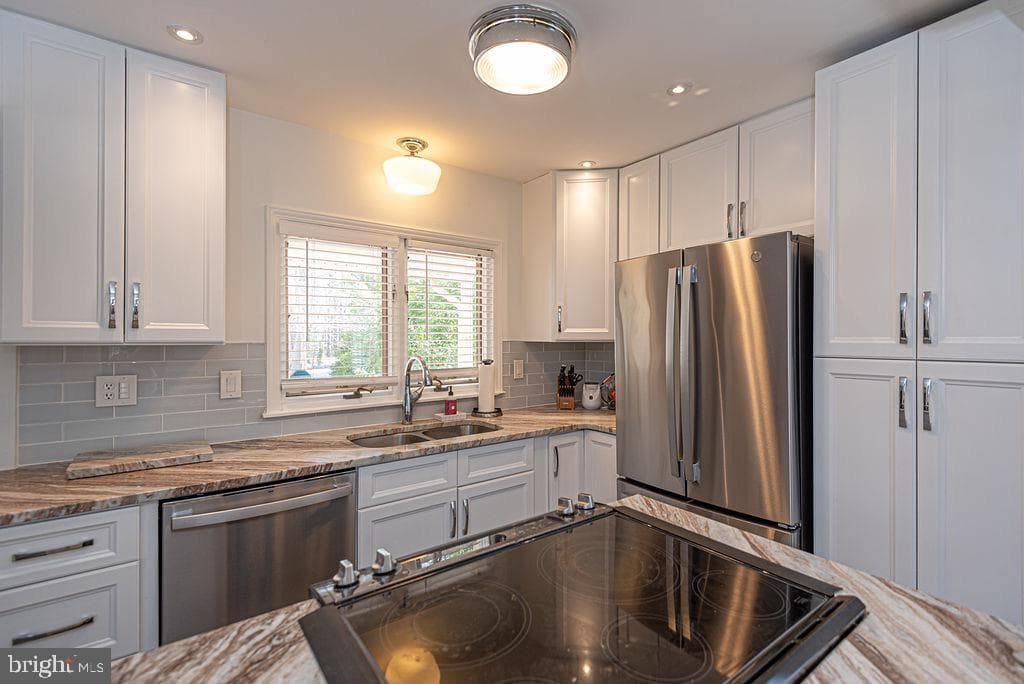 566 Ocean Parkway photo 11